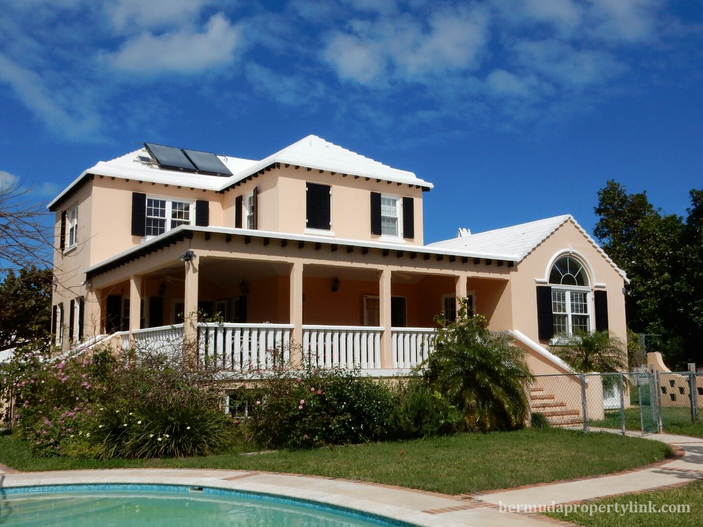 NEW PRICE !!WONDERFUL STANDALONE FAMILY HOME WITH POOL, LARGE YARD IN